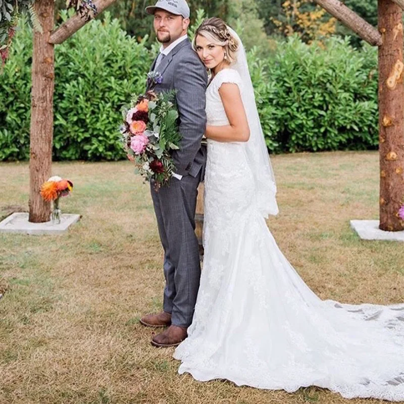 Свадебные платья с коротким рукавом аппликации белого цвета/цвета слоновой