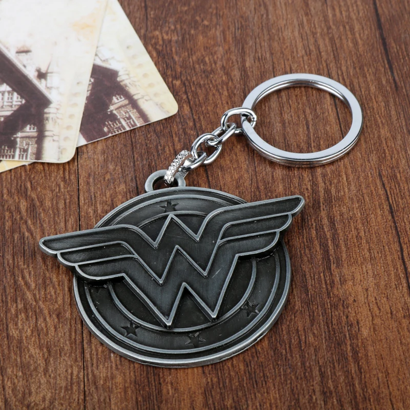 DC комические ювелирные изделия супергероя Wonder Woman Ж Крылья Логотип кулон брелки Мужские фильм изделия автомобиль брелки для ключей