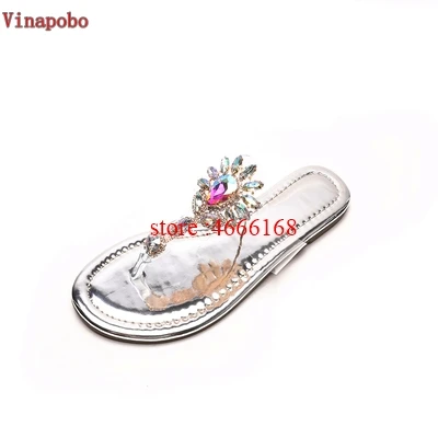 Vinapobo/модные женские шлепанцы; шикарные брендовые туфли; повседневная обувь на плоской подошве; шлепанцы без застежки; пляжные вьетнамки; сандалии со стразами - Цвет: Серый