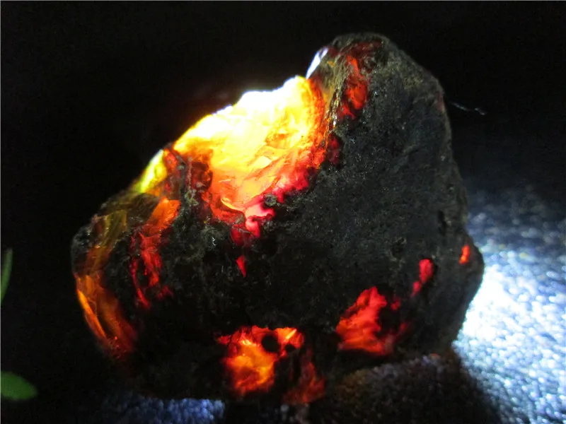 Природные красные янтарные минералы камни перот кристаллы крови образцы камней