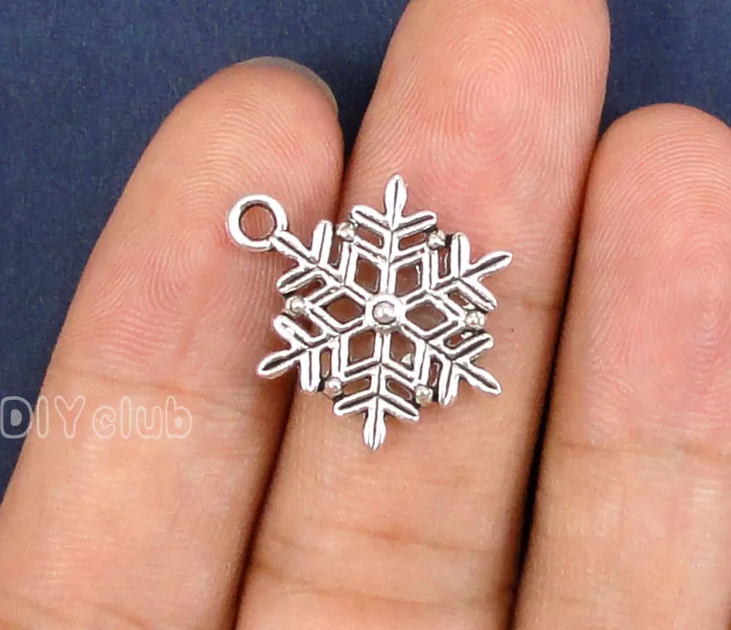 

70pcs-Antique Silver Tone 2 Sided Snowflake Charms Pendant 22x17mm