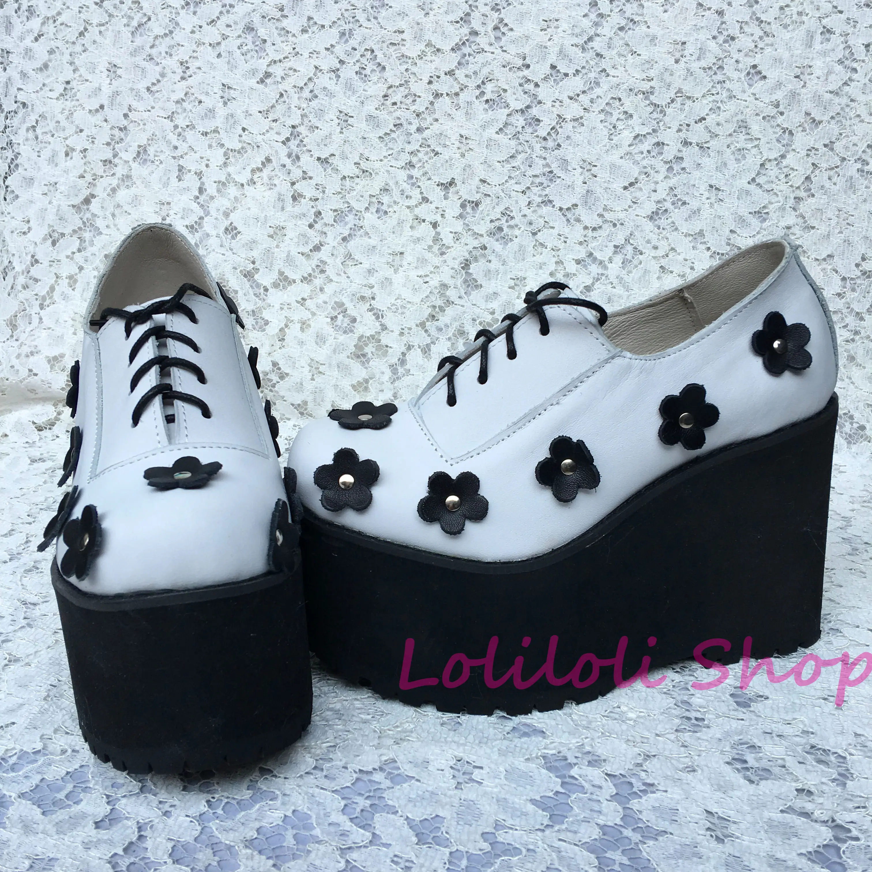 

Милые туфли принцессы в стиле Лолиты; Lolilloliyoyo antaina; Белые Яркие кожаные туфли на плоской подошве с черными цветами; 5176s-1