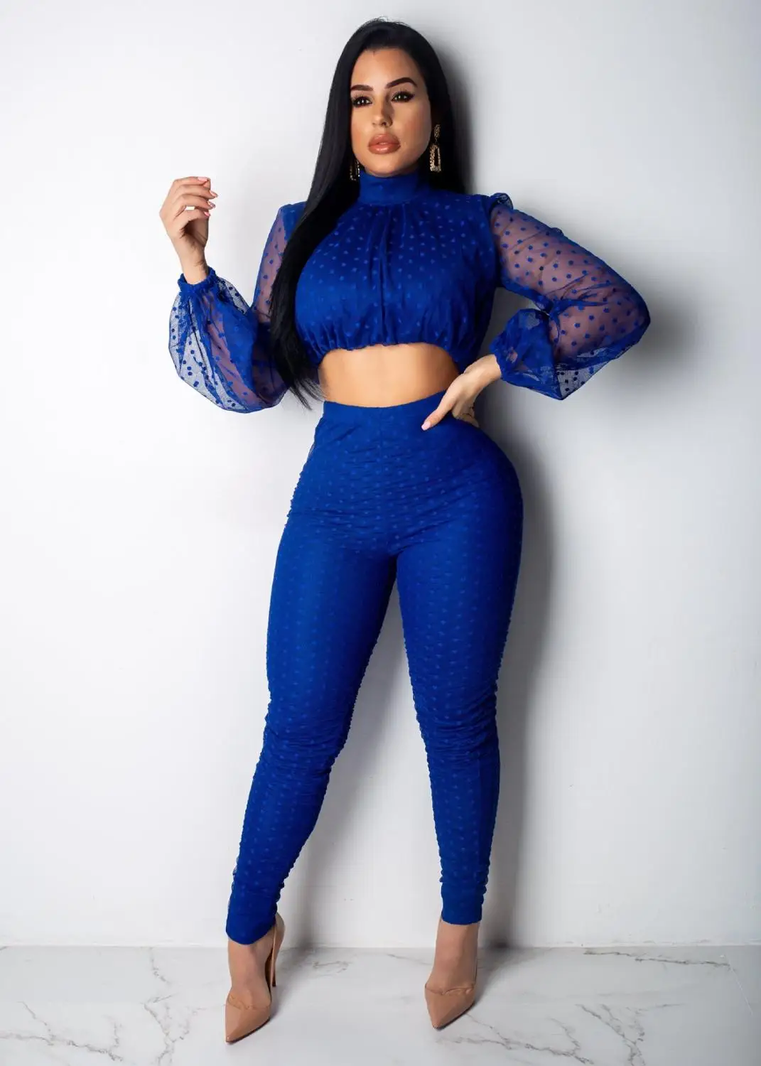 Топ в горошек с высоким воротником и короткими рукавами. Сексуальный костюм из