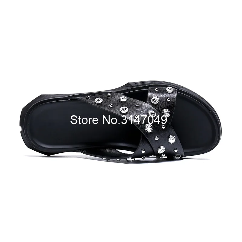 

Outside Men Slippers Leather Crystal Men Home Shoes Thick Bottom Men Slides Rivet Rhinestone Summer Slippers Black Male Slippers