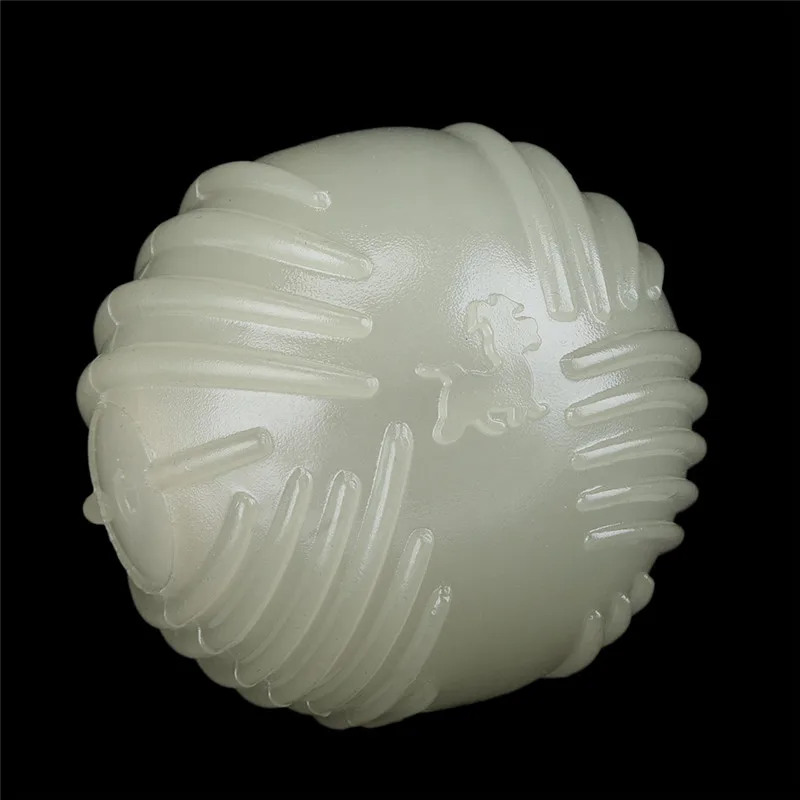 Милый TPR мяч светится в темноте со штрипками для домашних животных жевать игрушка