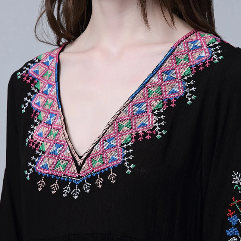

new Bohemian tour deep v-neck vintage delicate embroidered dress loose mid-sleeve beach sexy