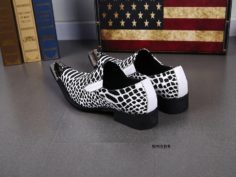 Мужские туфли с острым носком в горошек шипами | Обувь