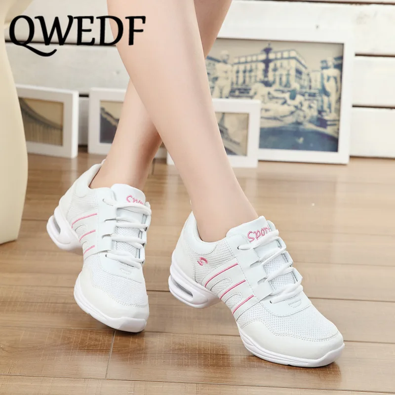 Женская обувь на не сужающемся книзу массивном 2019 кроссовки Модная женская