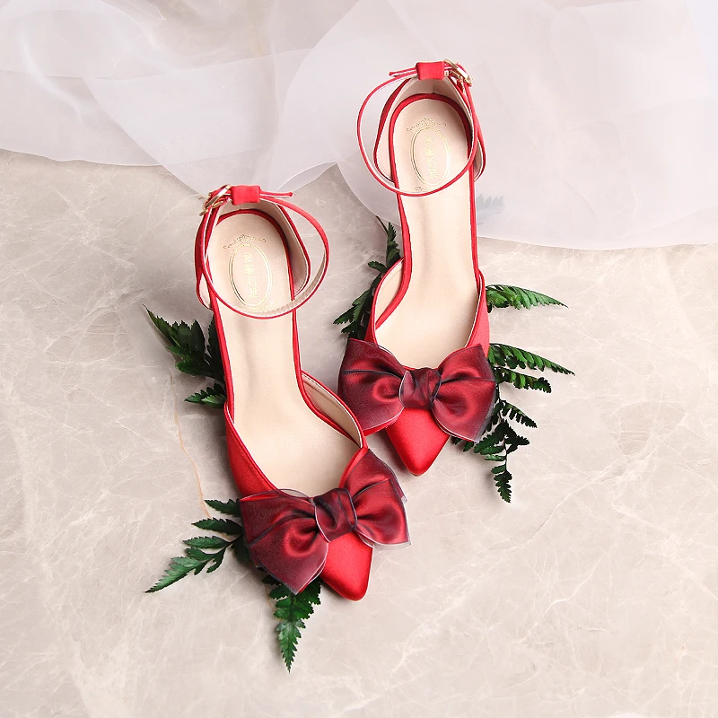 Женские открытые сандалии с острым закрытым носком на высоком каблуке пряжкой и