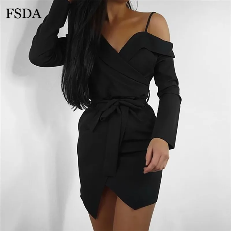 Женское мини платье FSDA черное облегающее на одно плечо с бантом и длинным