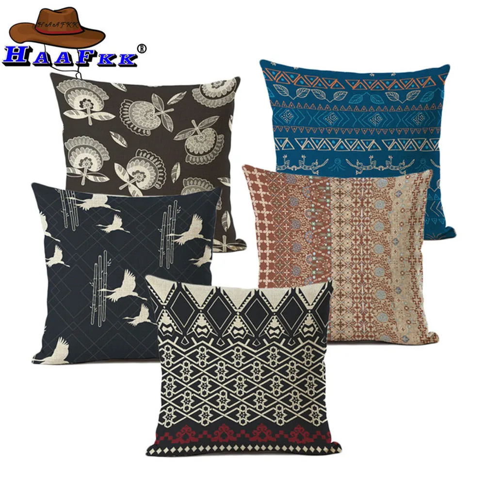 Разноцветный абстрактный этнический чехол в стиле бохо с классическим рисунком