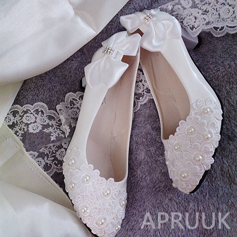 Свадебные туфли на среднем каблуке 5 см с атласным бантом и кружевным цветком