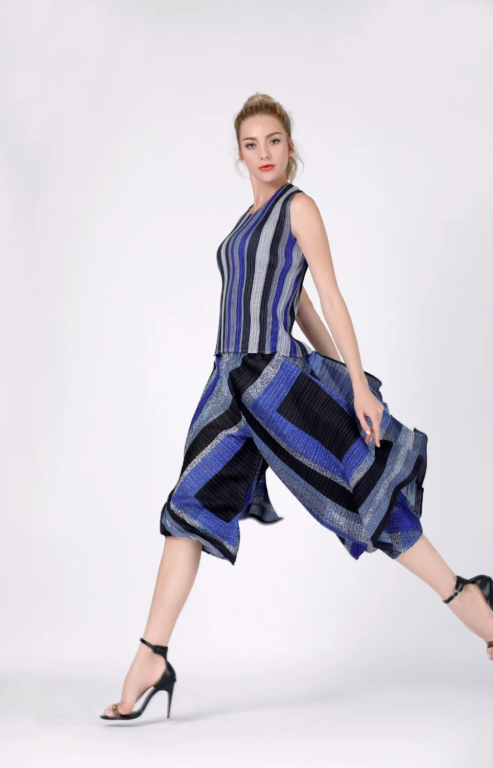 Лидер продаж Женский комплект из двух предметов топ в полоску миаке со складками