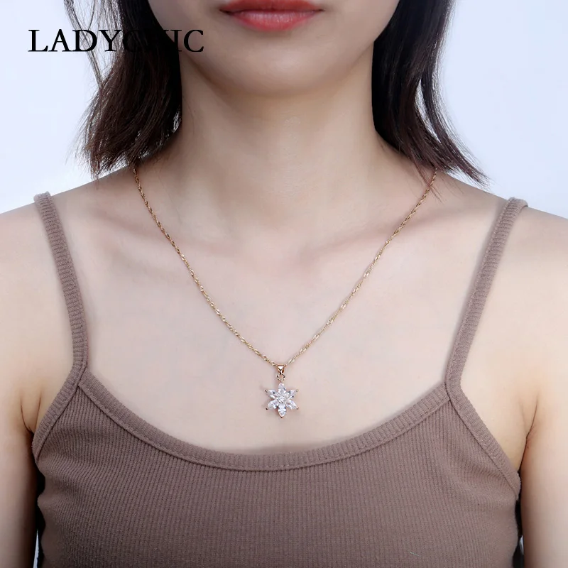 Женское ожерелье с подвеской LADYCHIC прозрачным циркониевым цветком и цепочкой из