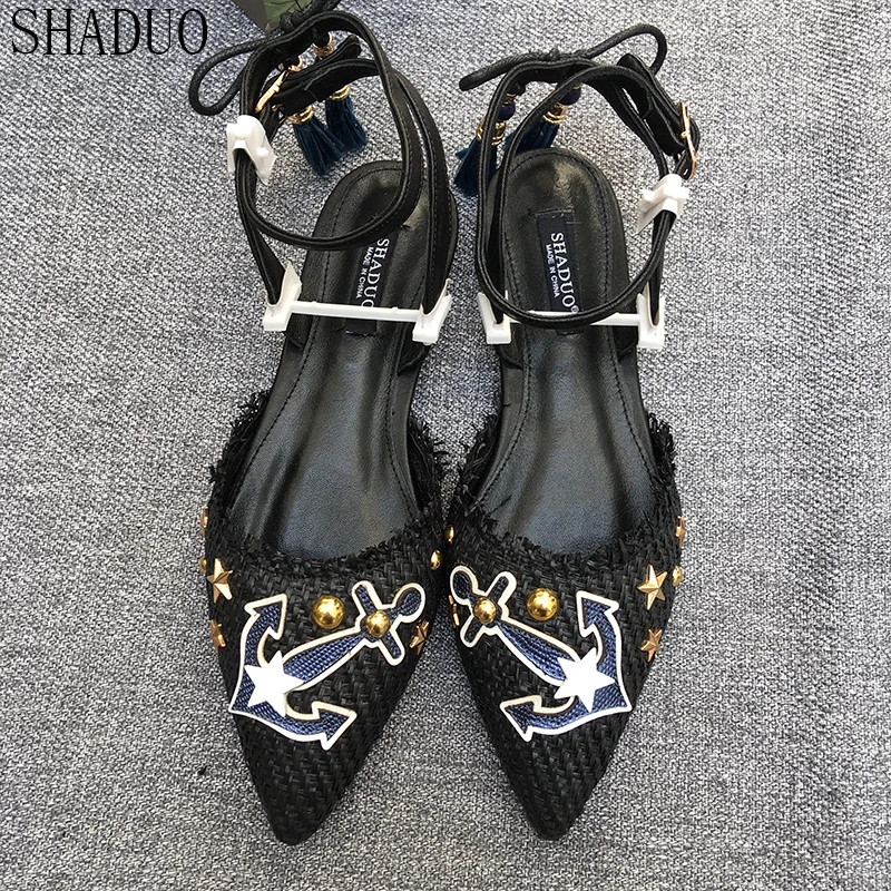 Женские плетеные сандалии из натуральной кожи на плоской подошве с заклепками и