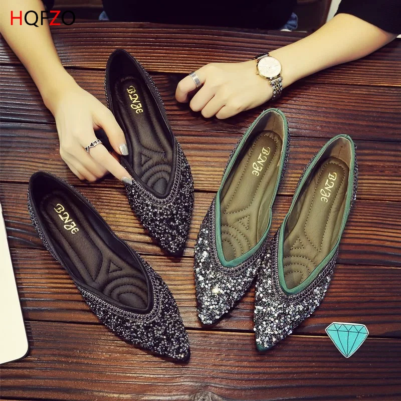 Женская обувь на плоской подошве с острым носком и блестящими пайетками сезон