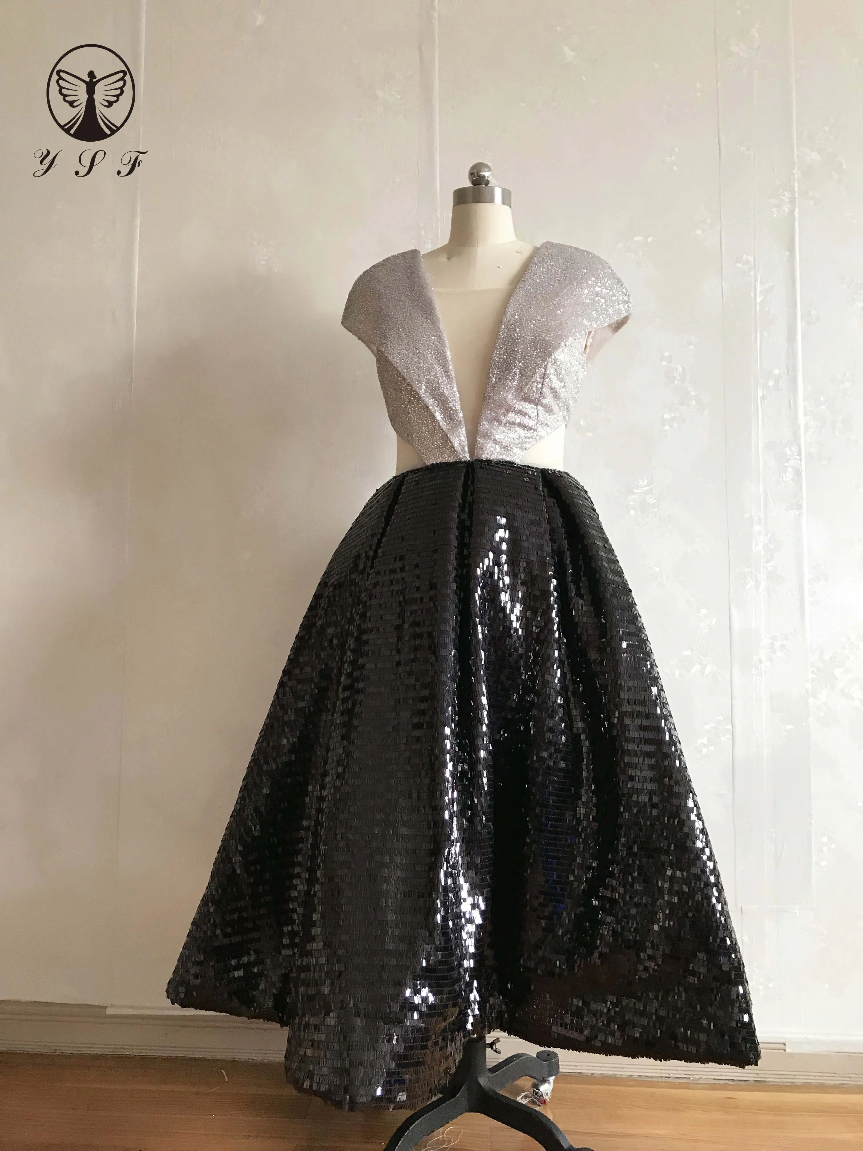 

New Arrival Prom Dresses Black and Silver Deep V Neck Bling Puffy Tea Length Vestidos De Formature