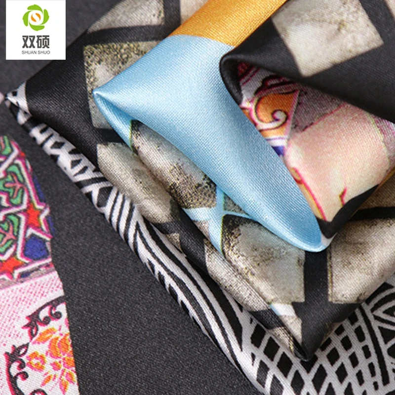 Искусственный шелк стрейч саржа печати Перо узор Атлас Ткань модные Костюмы для