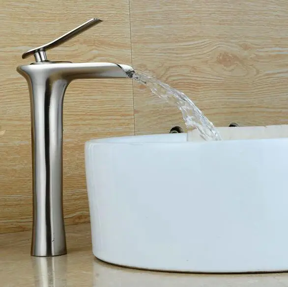 Смеситель водопад для ванной комнаты