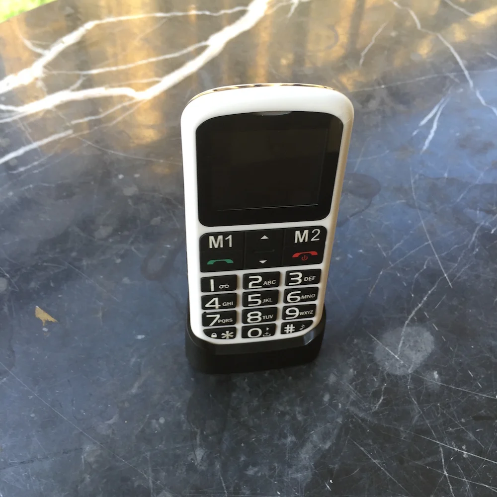 FSMART бар сотовый телефон одноместный sim-карты GSM 1.8 дюймов 0.3MP камеры 700 мАч большой