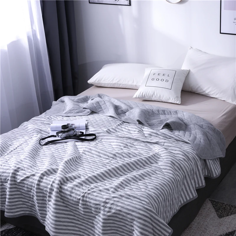 Одеяло трикотажная ткань в полоску подходит для взрослых и детей условиях