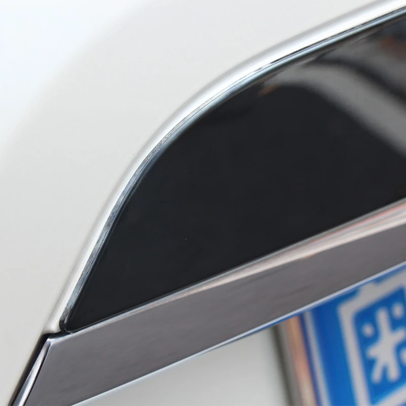 Декоративная накладка на заднюю дверь багажника молдинговая наклейка