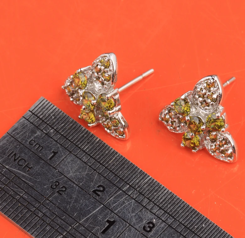 Конфеты 4 лепестка цветка сливы зеленый оливковый перидот кубический цирконий 925