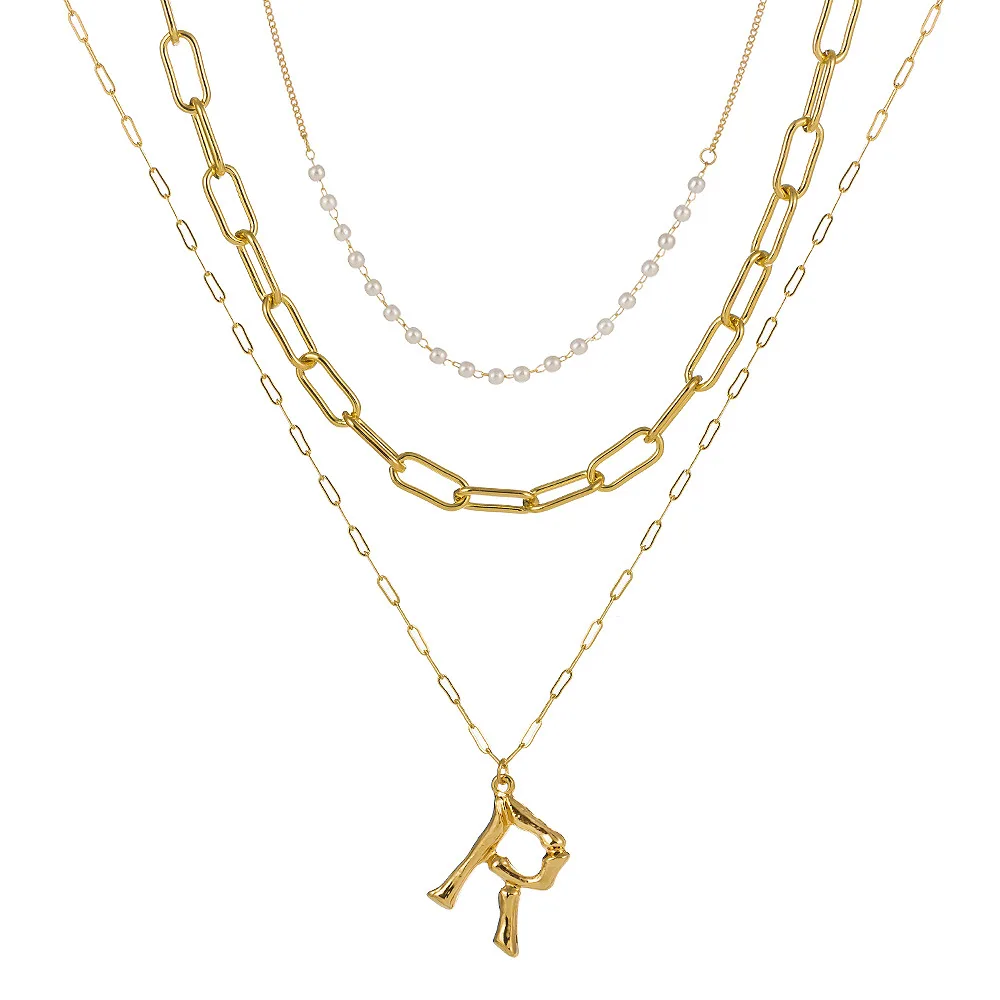 Женское колье с имитацией жемчуга 26 букв цепочка до ключицы золотого цвета