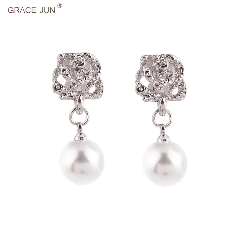 Ажурные серьги клипсы с цветком розы белого цвета из искусственного жемчуга без