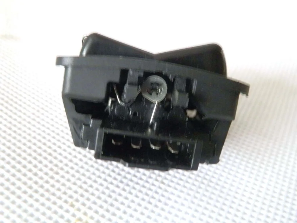 

GY6 Scooter Light Hi-Lo Beam Switch with 3 pins For Moped 50cc 150cc 250cc Roketa Jonway