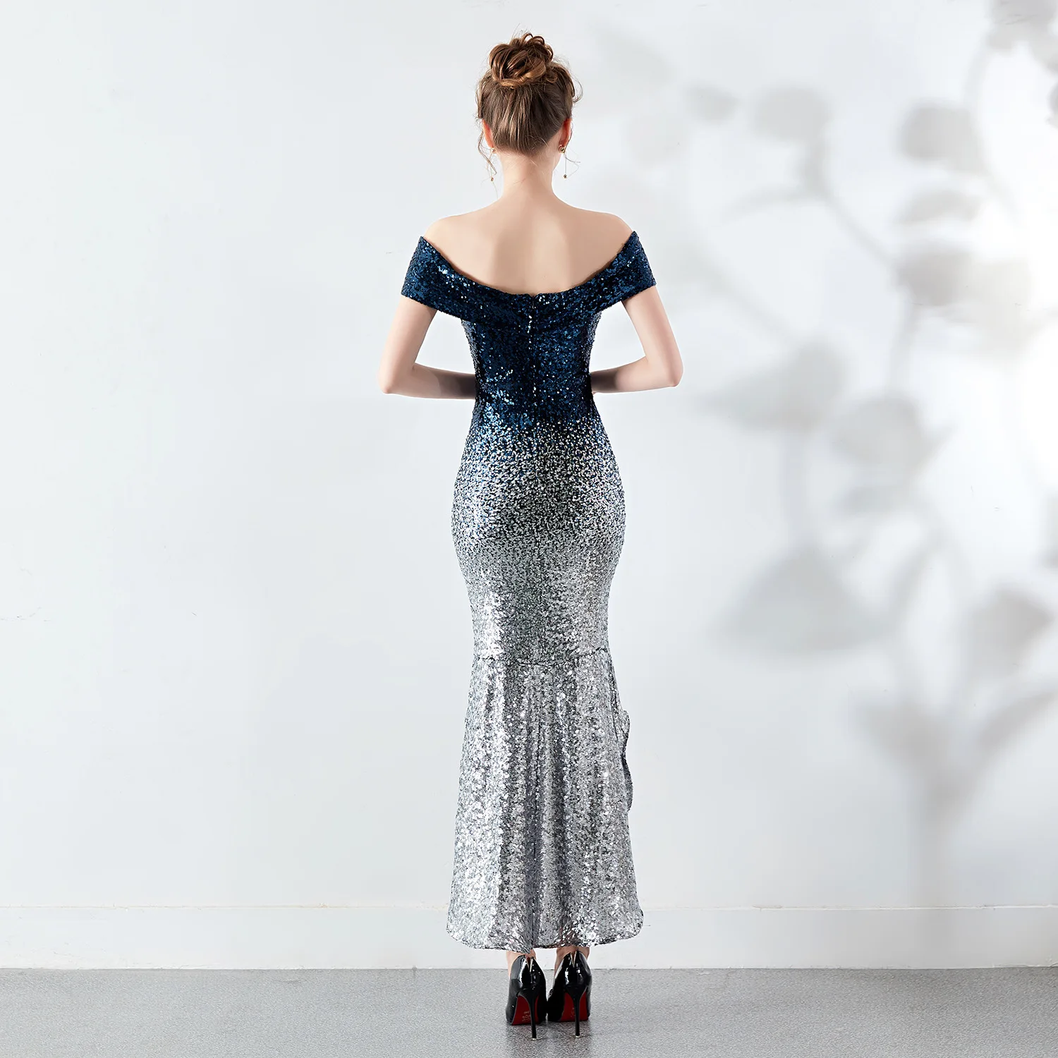 Черные и красные Клубные платья с блестками v-образным вырезом открытыми плечами