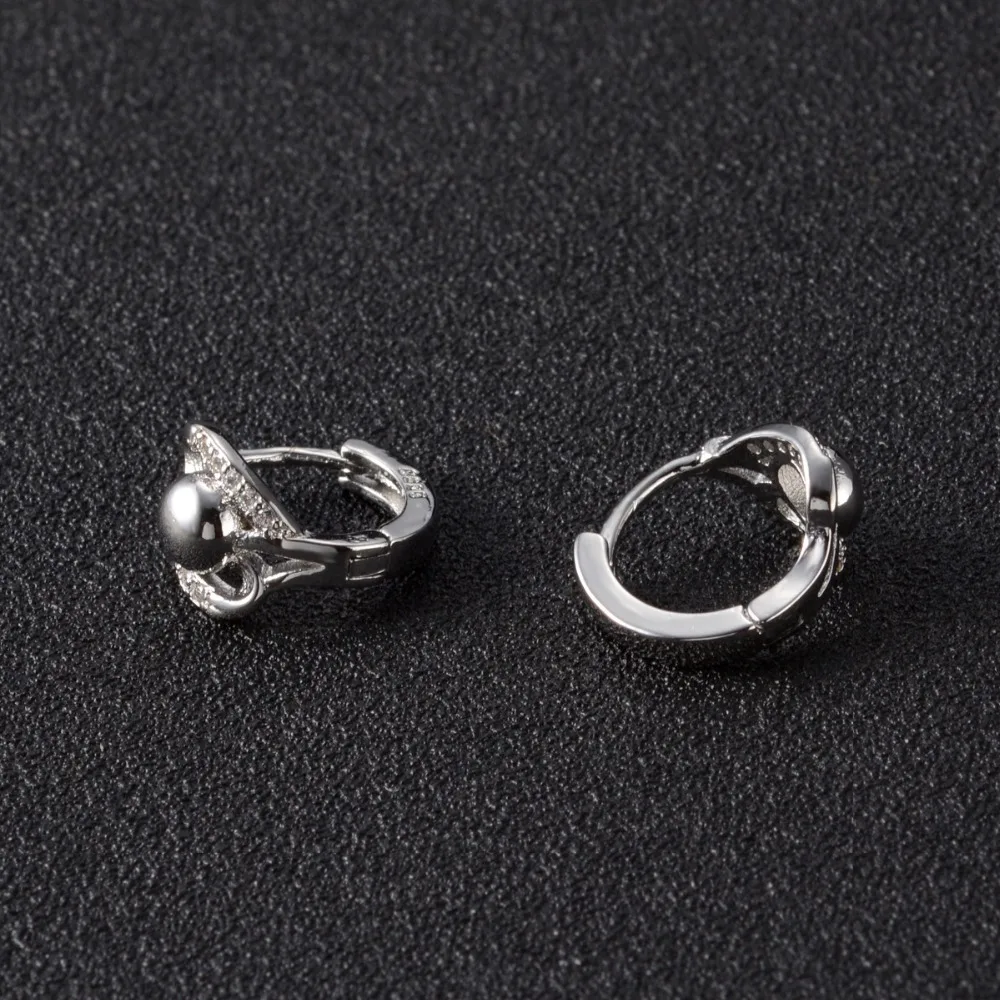 Женские серьги-гвоздики из серебра 925 пробы с инкрустированными кристаллами