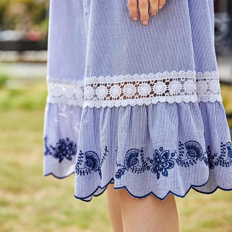 Женское длинное платье в полоску ARTKA Хлопковое с вышивкой и расклешенными