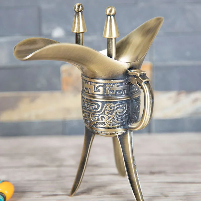 

Retro Antique bronze color Wine glasses living room wine set decoration ornaments office desk decoration souvenir statuettes A05