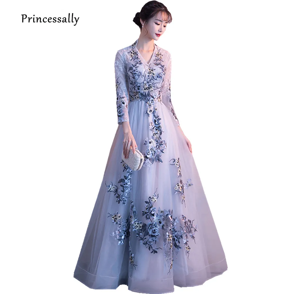 Женское вечернее платье в пол серое с цветочной вышивкой V образным вырезом и