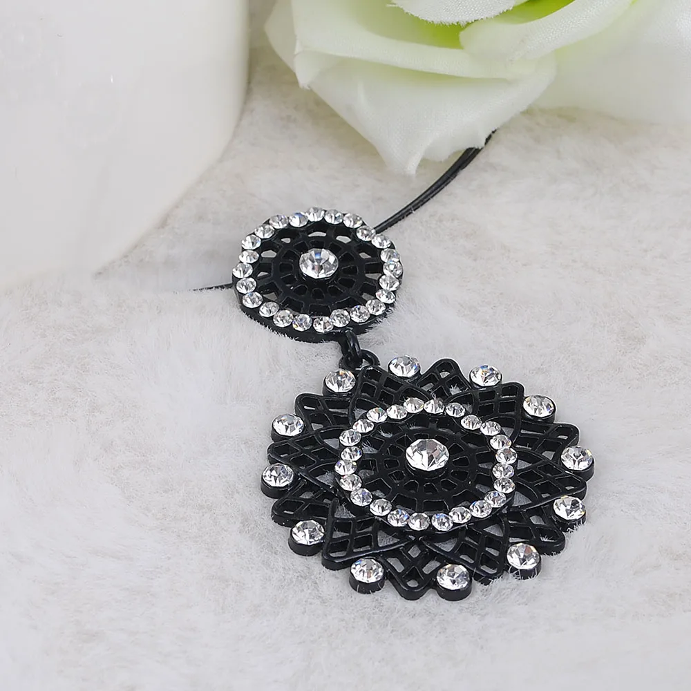 

Charm Black Zinc Alloy Trendy Necklace for Women Round Shape Hollow