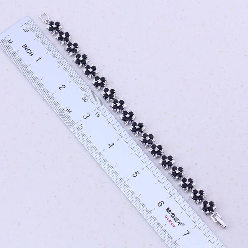 Очаровательные браслеты черного цвета с фианитом очаровательные серебряного