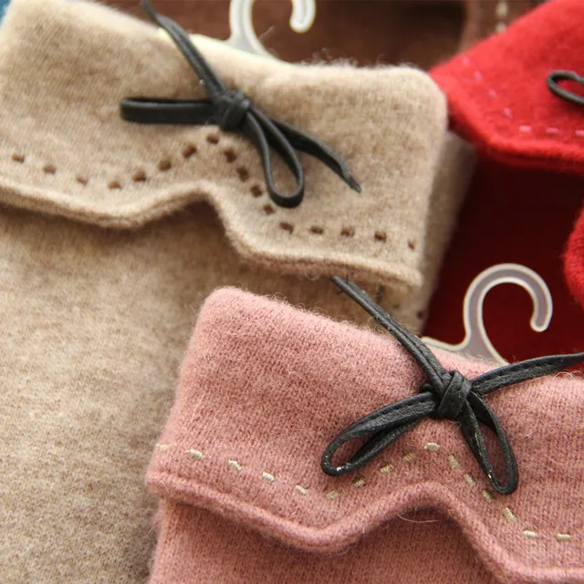 

Female Wool cashmere touch screen gloves Elegant Bow Dotted embroidery Glove Winter Warm cashmere full finger glove