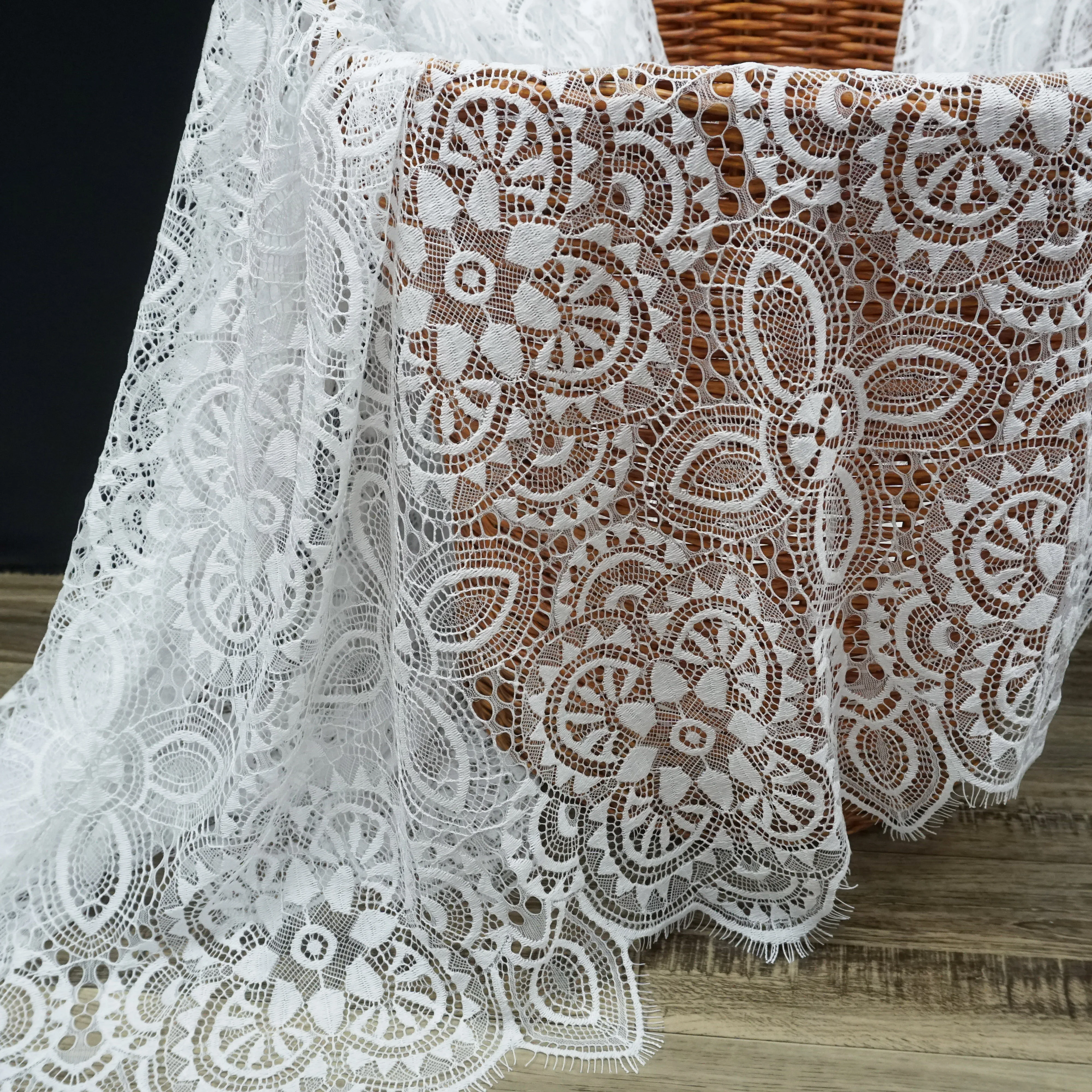Модное женское платье из кружевного материала 150*300 см/шт. 1 шт. Бесплатная