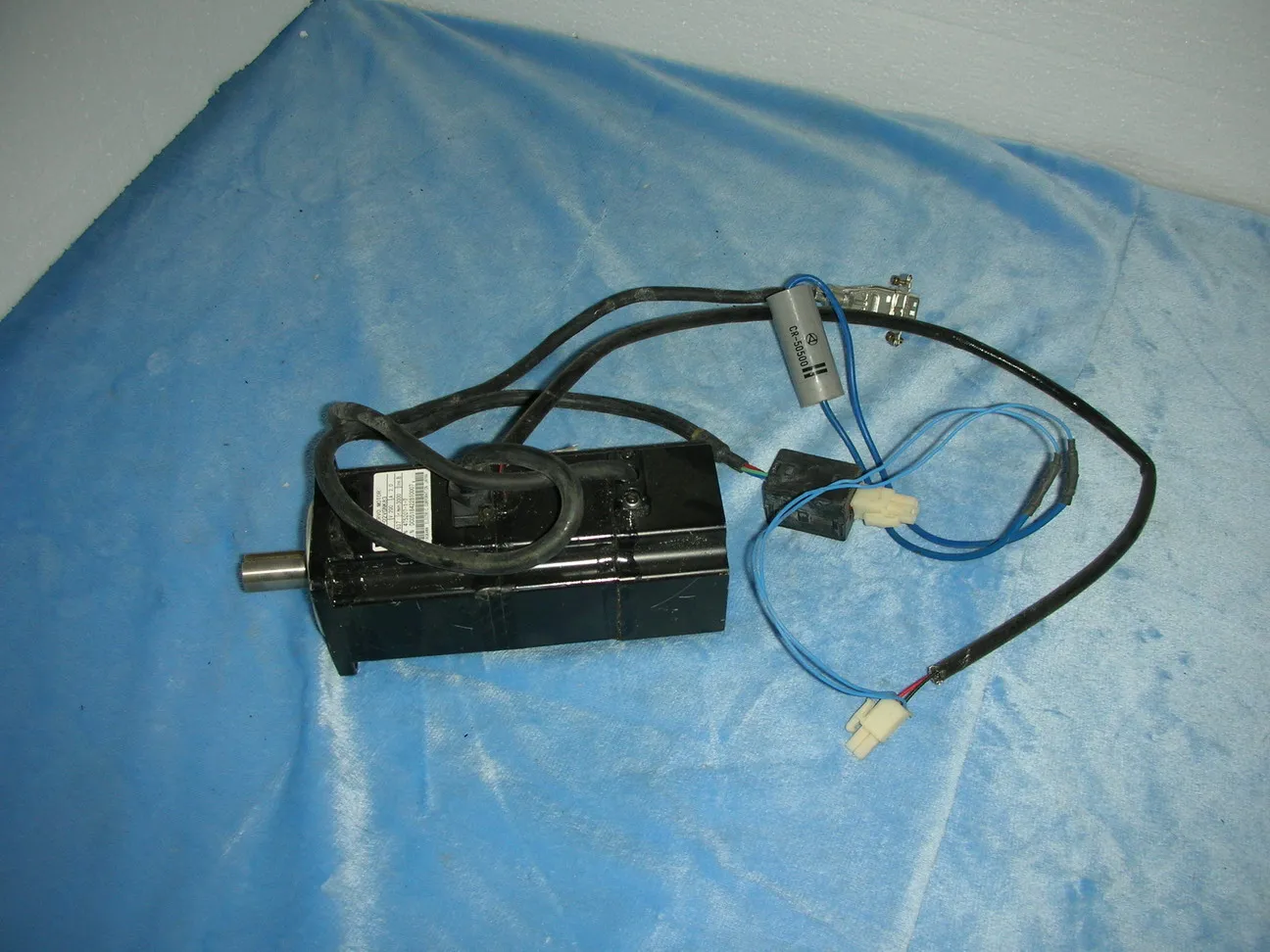 

Yaskawa SGM-02VGNK83, б/у, 1 шт.