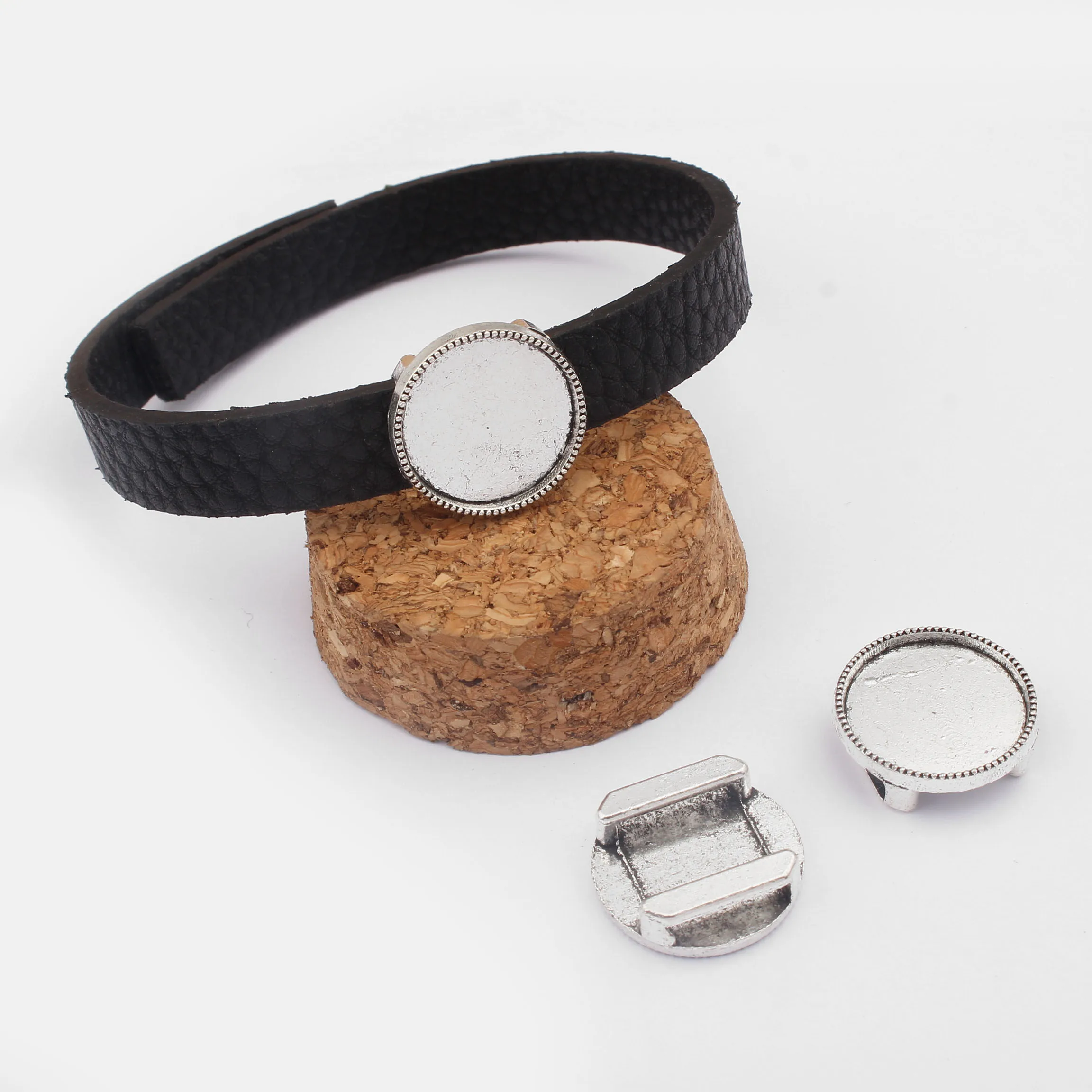 10pcs Charms Slider Beads Spacer For Flat 10x2mm Leather Cord 16mm Round Base Bezel Tray Setting Cameo Jewelry | Украшения и