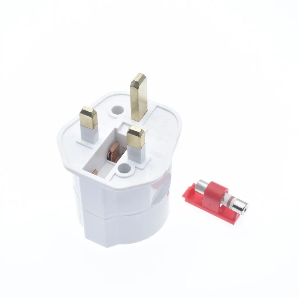 Универсальная штепсельная вилка европейского стандарта в Великобританию с
