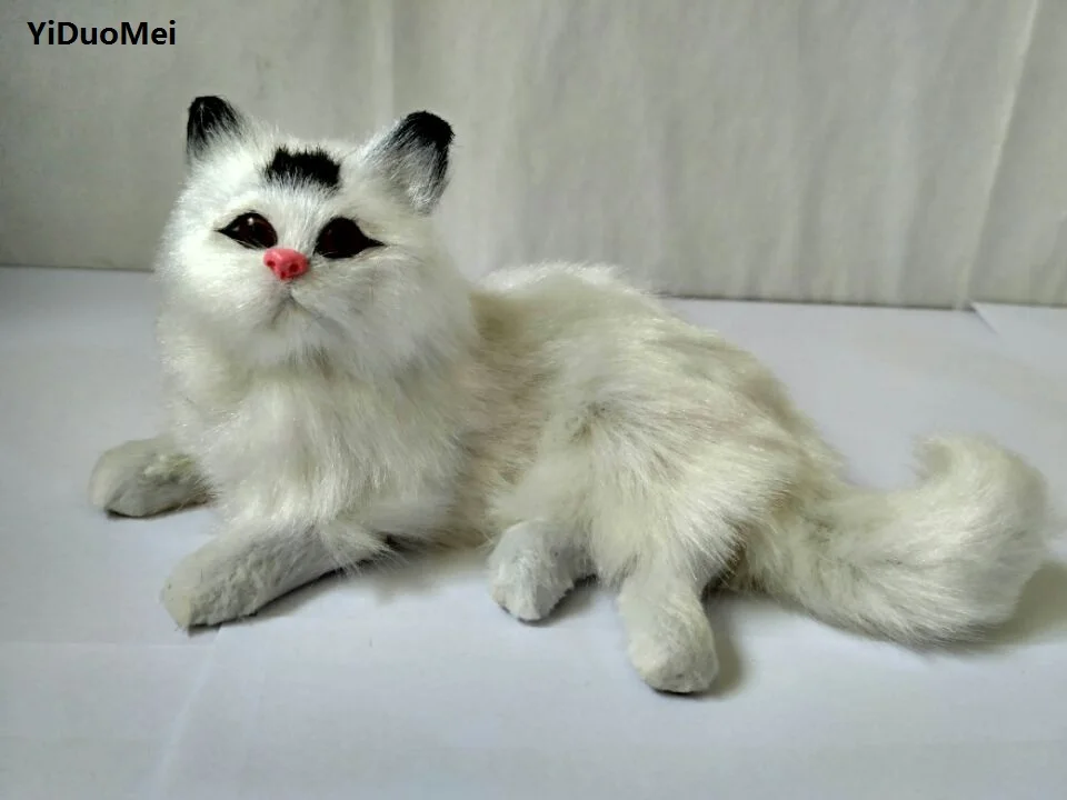 

Искусственный белый Кот жесткая модель пластик и мех около 18x10 см лежащий Кот с черной головой, украшение стола мебель подарок d1502