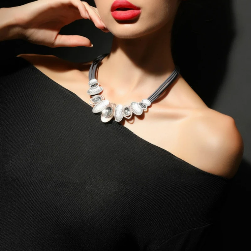 

Silver Gold Color Rhinestone Chokers Necklace Vintage Leather pendant Necklaces For Women Female Statement Punk Banquet Jewelry
