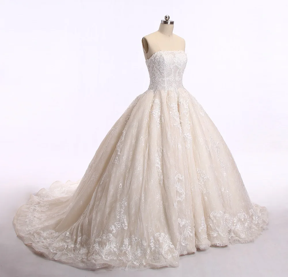 

2017 New Design Luxurious Wedding Dresses Appliqued A-Line Sexy See Through Elegant Lace Short Sleeves Bride Gowns