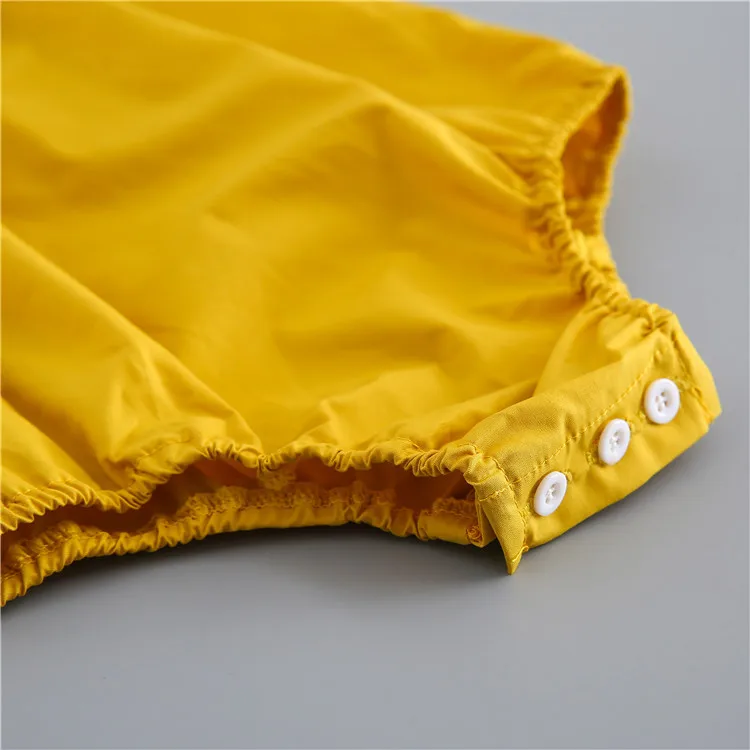 Комбинезон с рюшами на воротнике желтый хлопковый комбинезон отделкой Кремовым