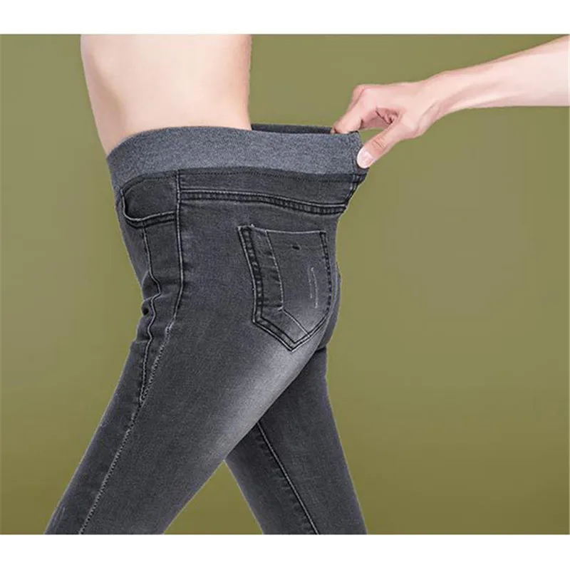 Джинсы Mom Jeans серые черные светло синие Φ эластичные облегающие брюки с высокой