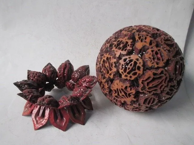 

7.1 inch / China's rare walnut shell, hand-carved hollow out the ball
