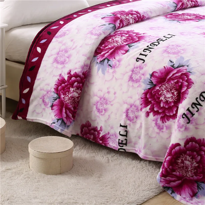 Простое и щедрое фланелевое одеяло с принтом в виде розовых цветов большой