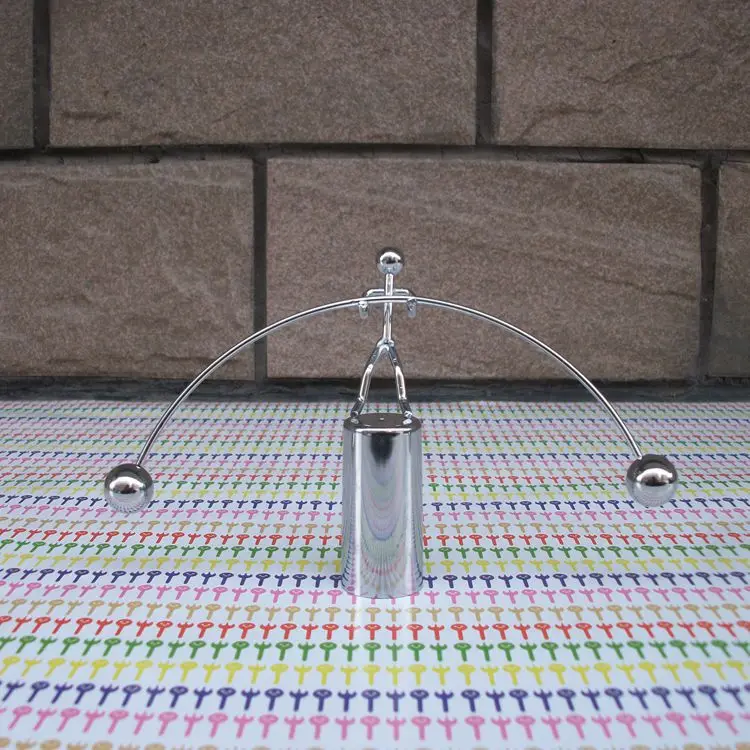 Новинка 2017 небольшое украшение для рабочего стола Балансирующий шар качели